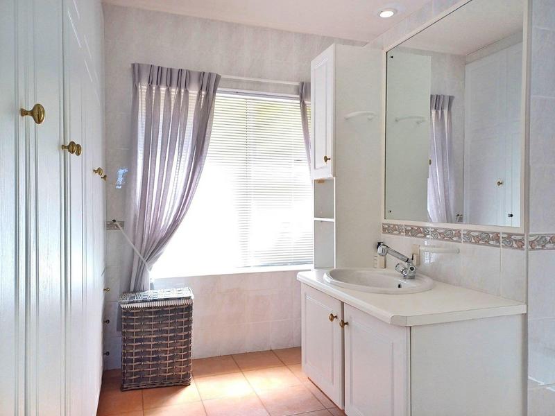 5 Bedroom Property for Sale in Outeniqua Strand Western Cape